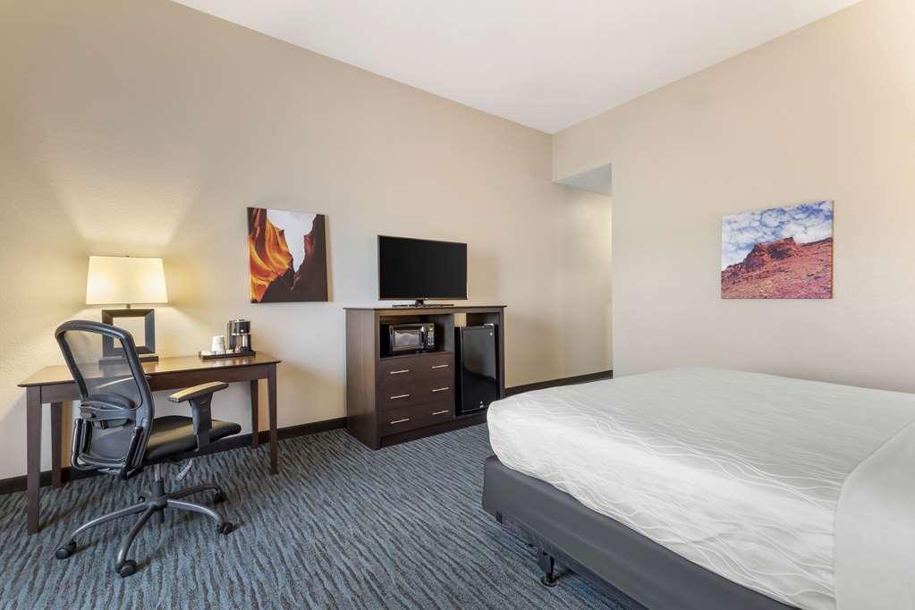 Best Western Plus Longhorn Inn & Suites Luling Bilik gambar