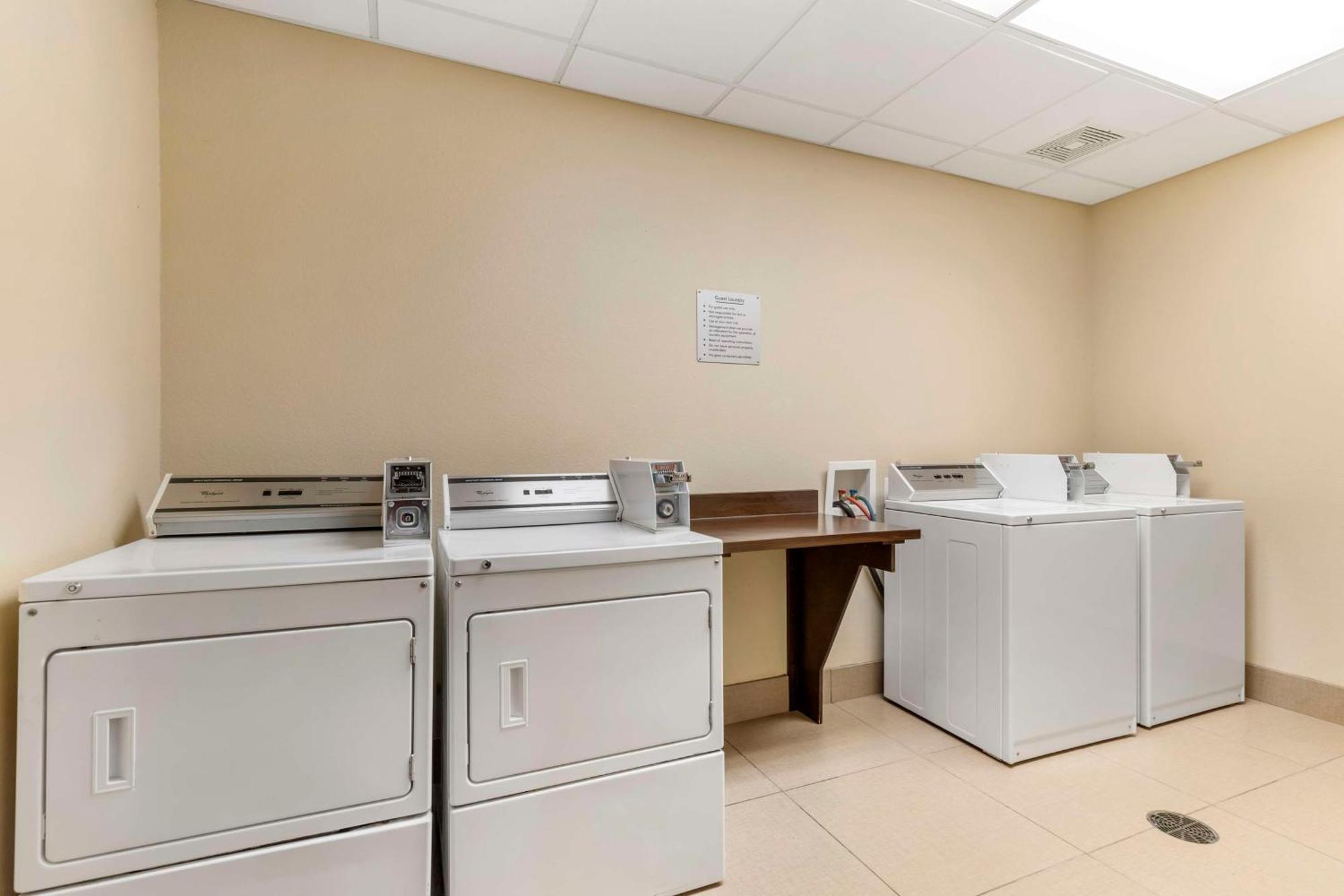 Best Western Plus Longhorn Inn & Suites Luling Luaran gambar
