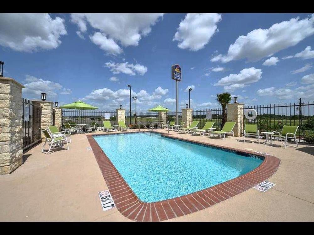 Best Western Plus Longhorn Inn & Suites Luling Luaran gambar